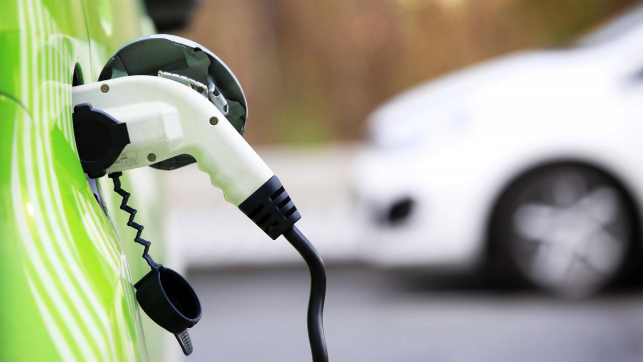 Fotowoltaika a samochód elektryczny